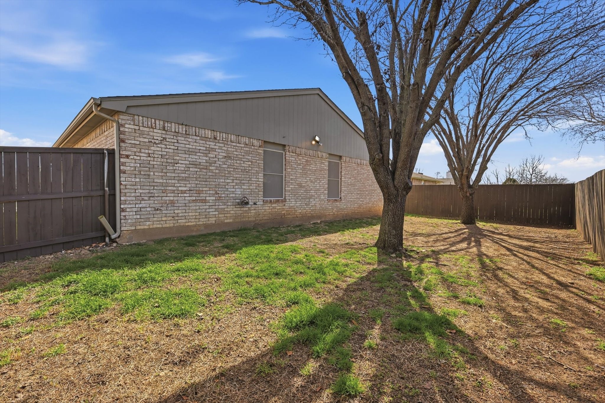 7733 Liz Lane Watauga TX 76148