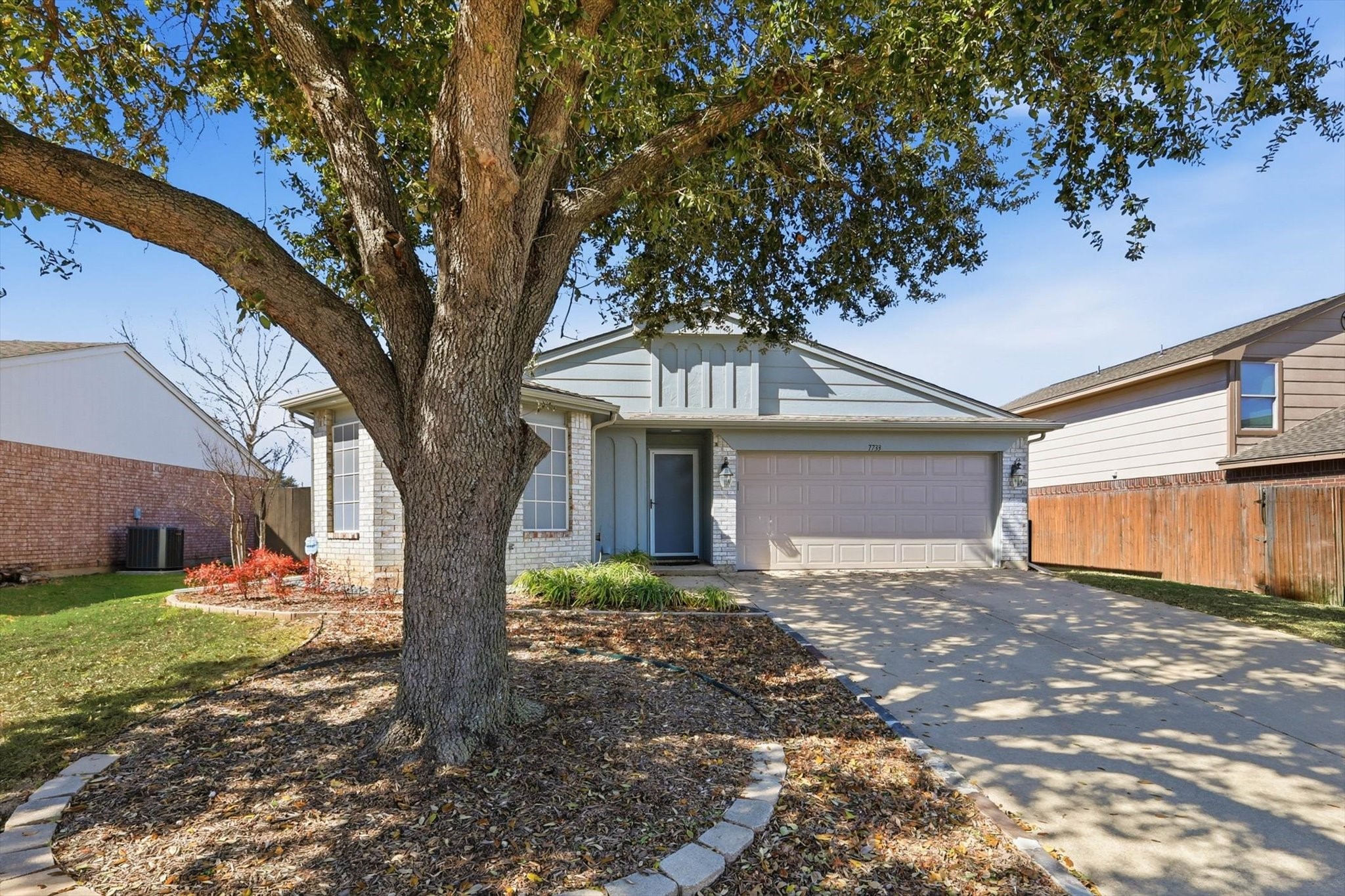 7733 Liz Lane Watauga TX 76148