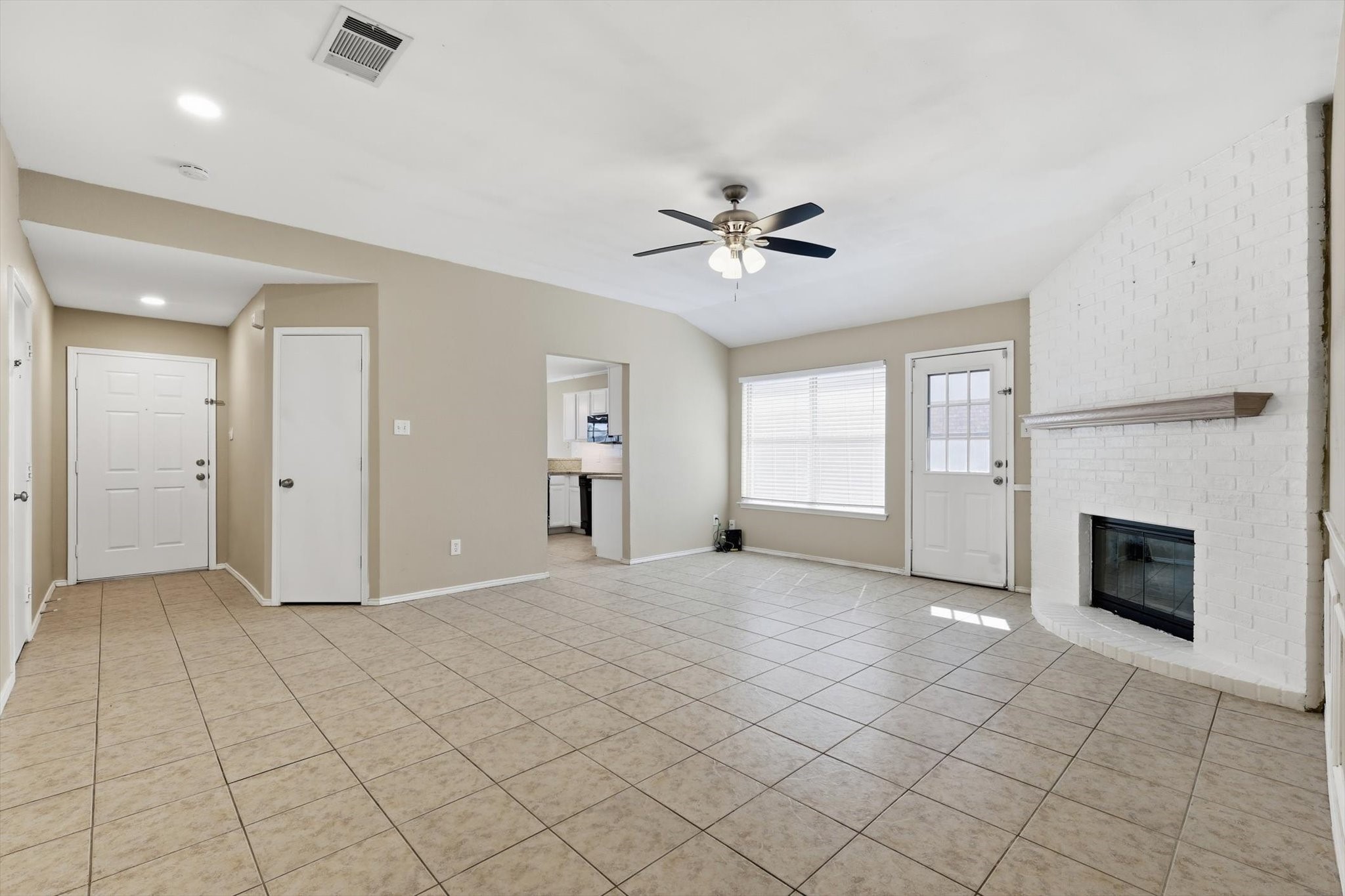 7733 Liz Lane Watauga TX 76148