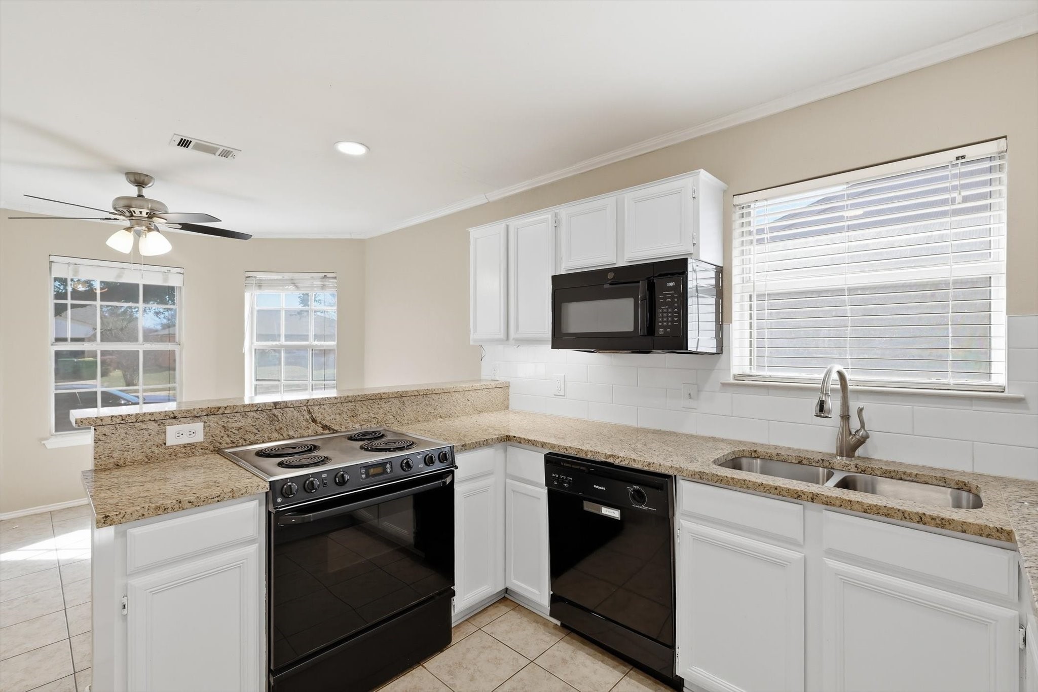 7733 Liz Lane Watauga TX 76148