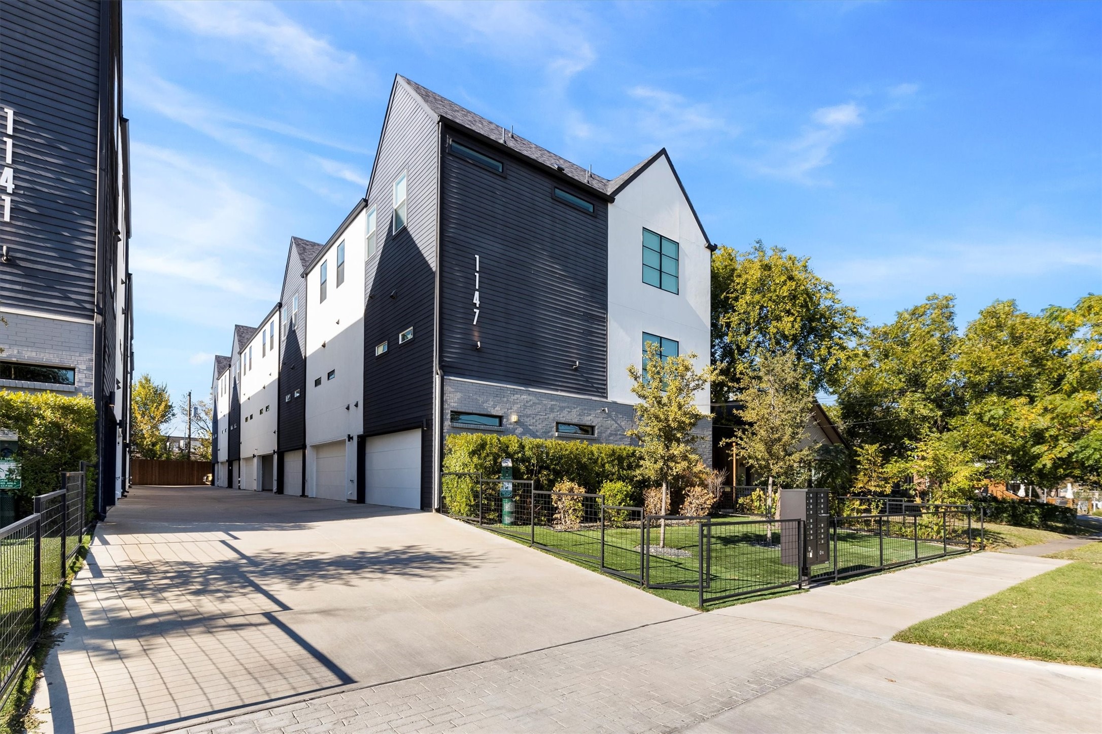 1147 N Madison Avenue Dallas TX 75208