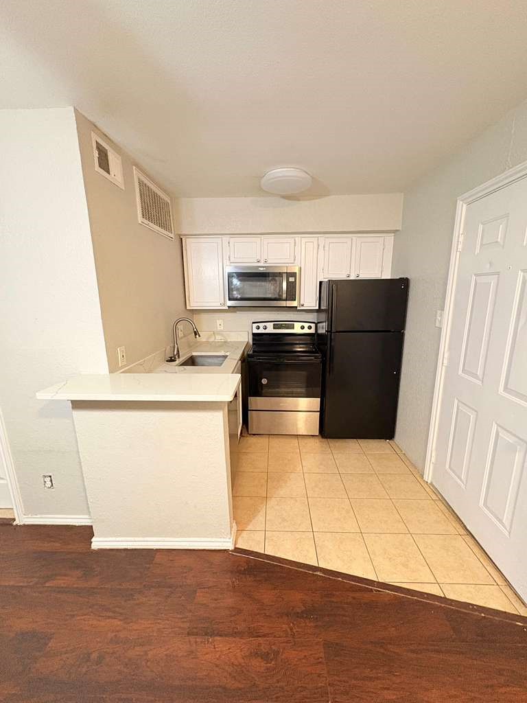 9821 Walnut Street Dallas TX 75243