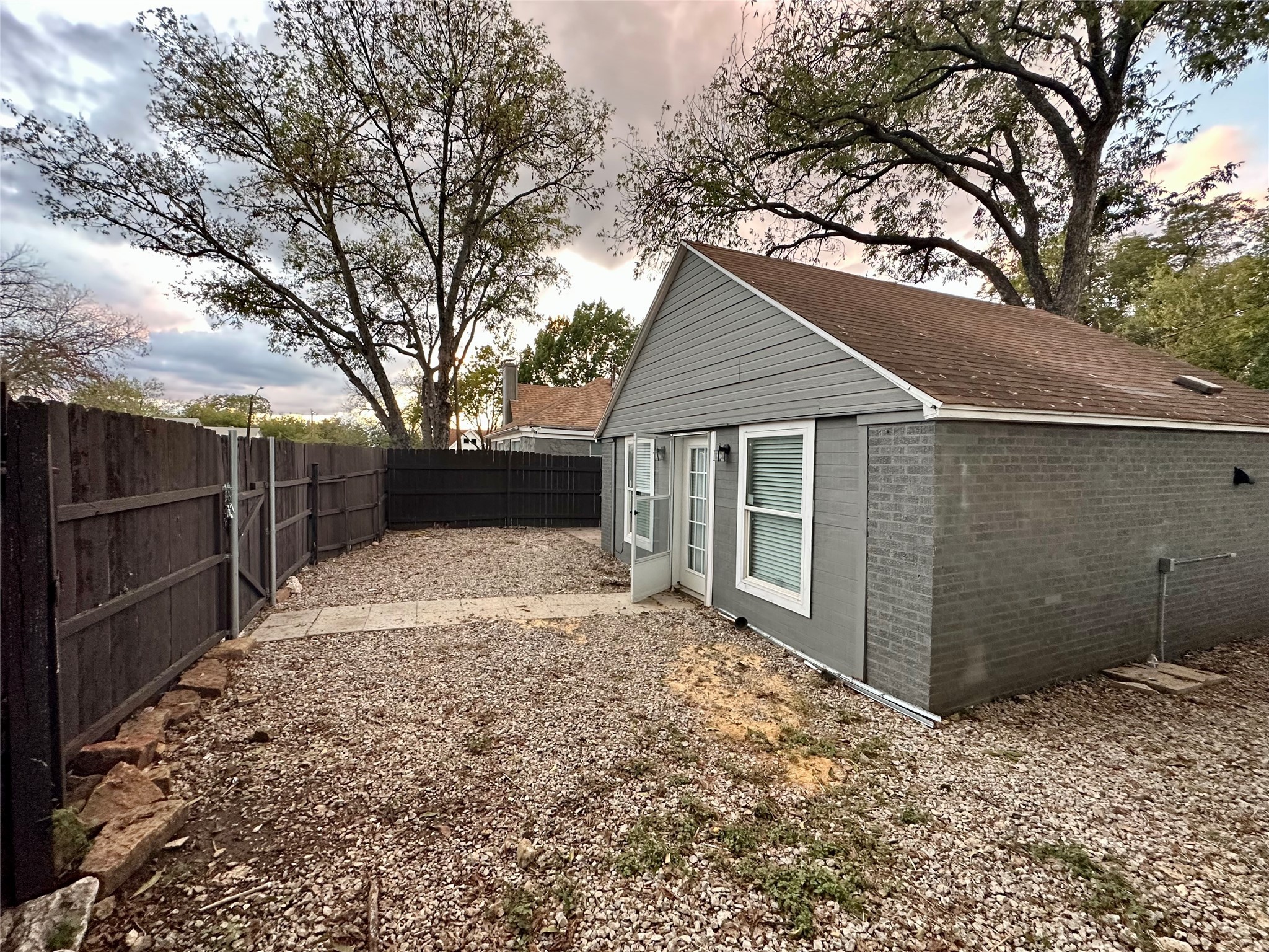 3345 8th Avenue Fort Worth TX 76110