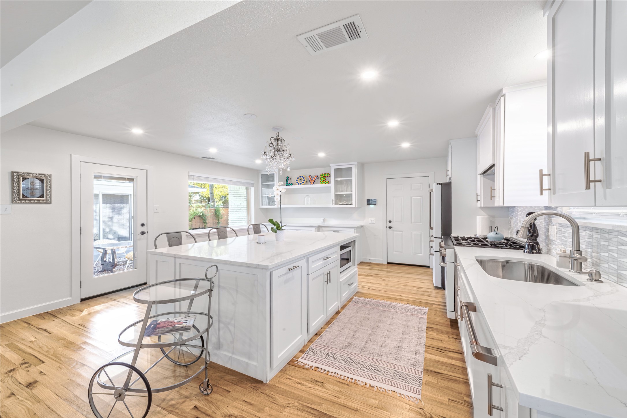 5837 Clendenin Avenue Dallas TX 75228