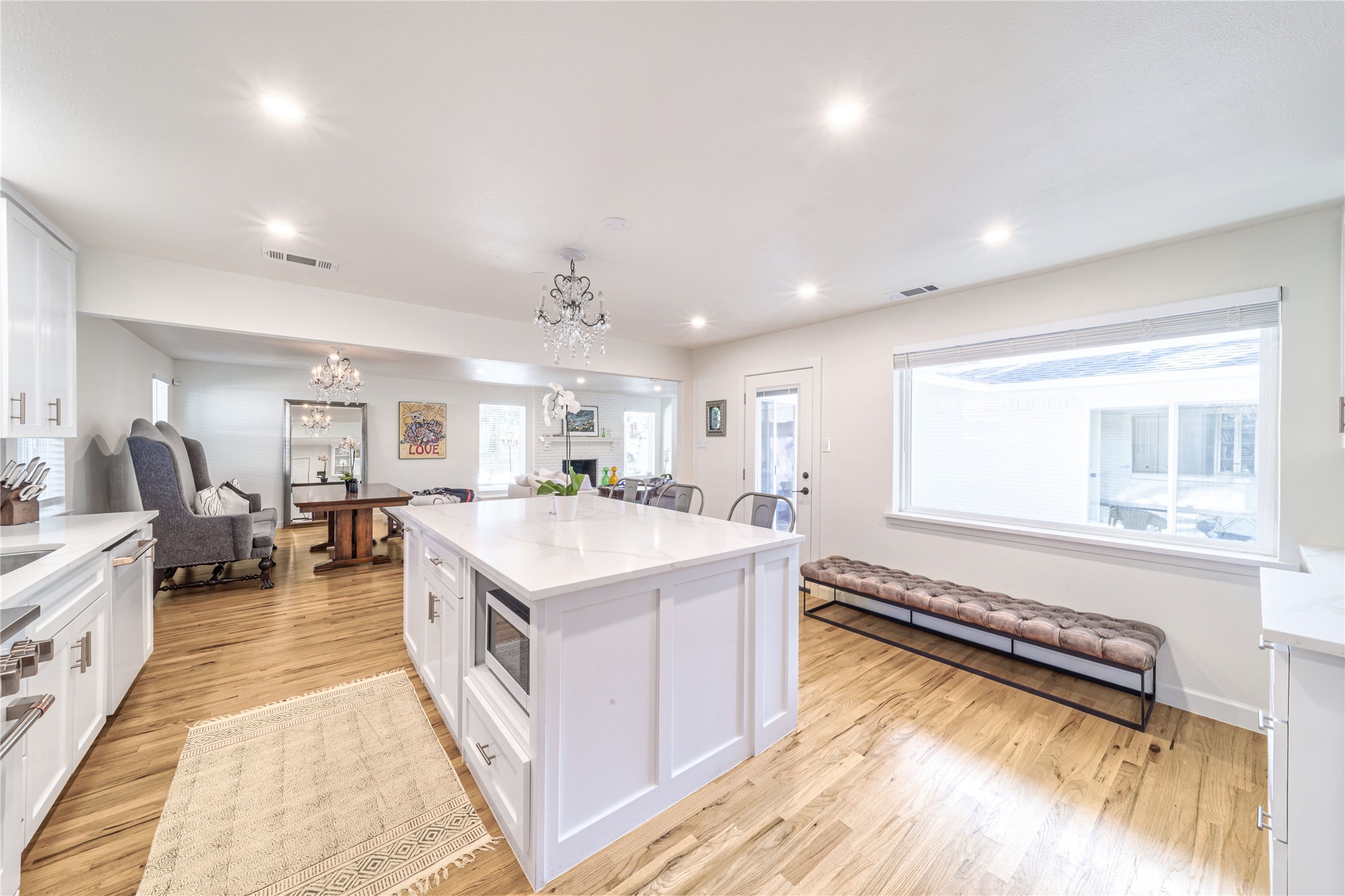 5837 Clendenin Avenue Dallas TX 75228
