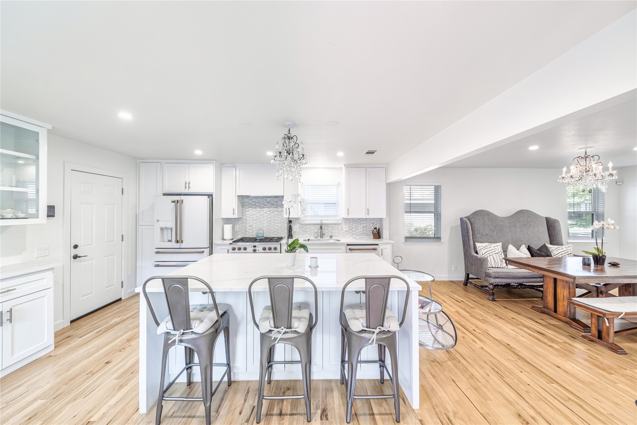 5837 Clendenin Avenue Dallas TX 75228