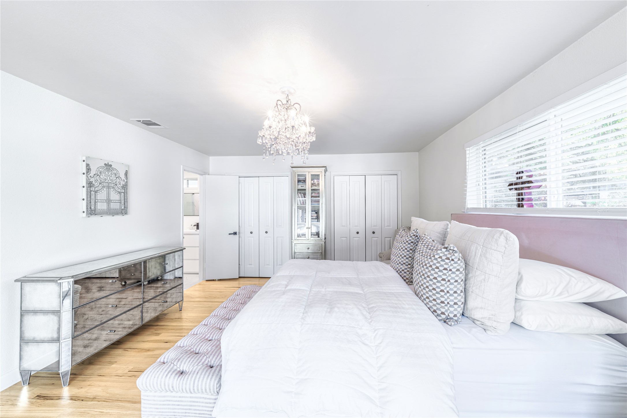 5837 Clendenin Avenue Dallas TX 75228