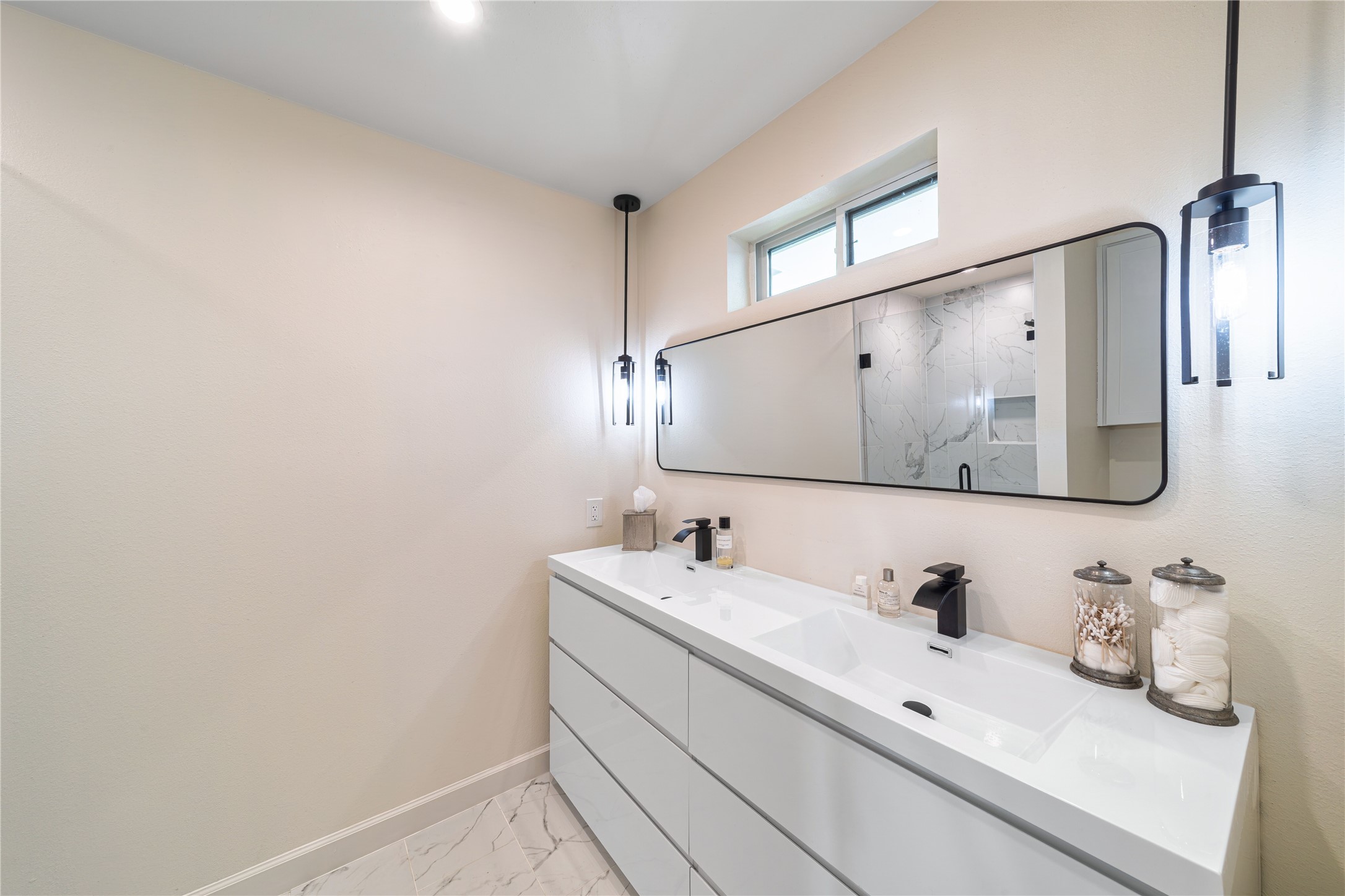 5837 Clendenin Avenue Dallas TX 75228