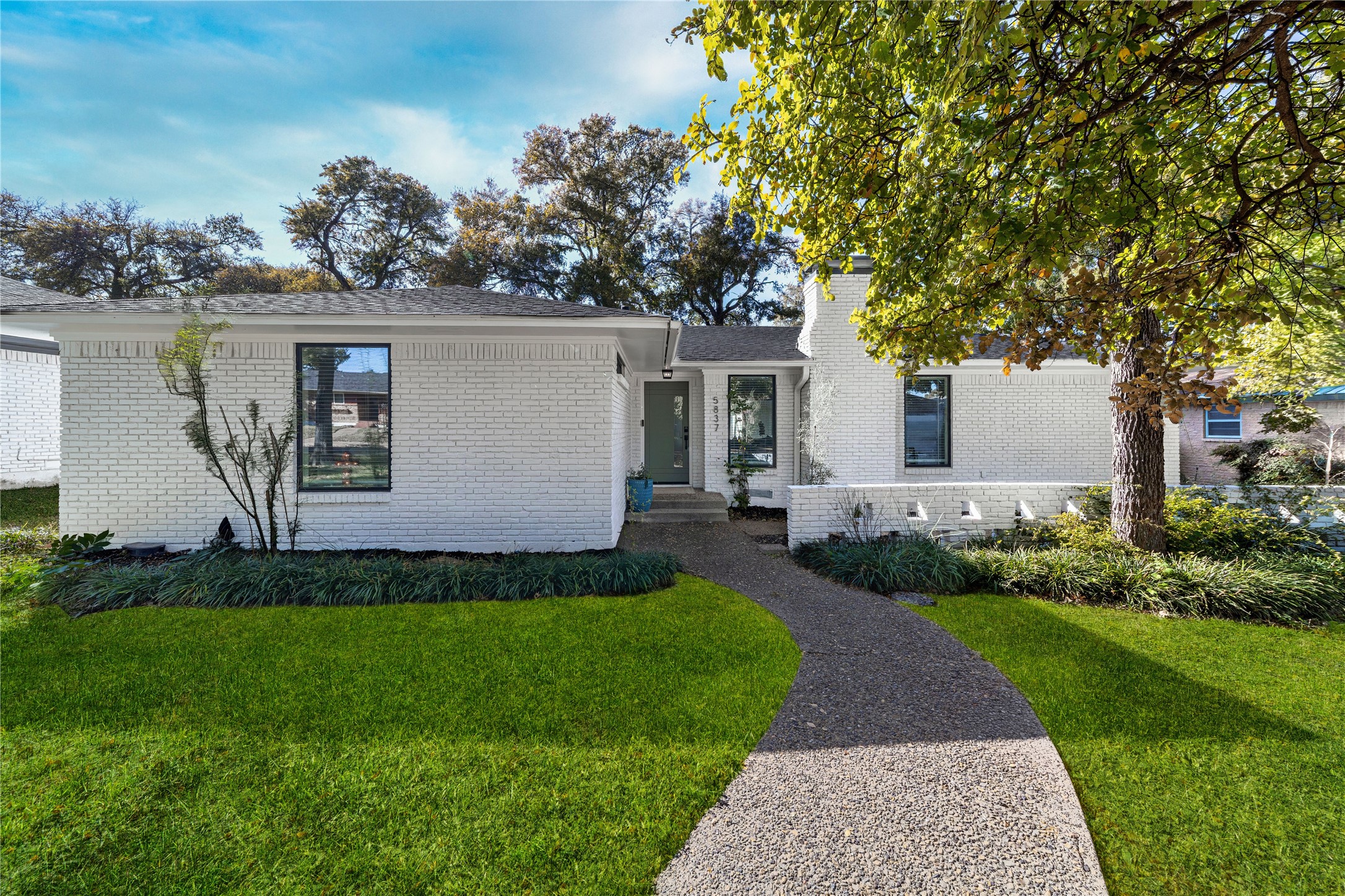 5837 Clendenin Avenue Dallas TX 75228