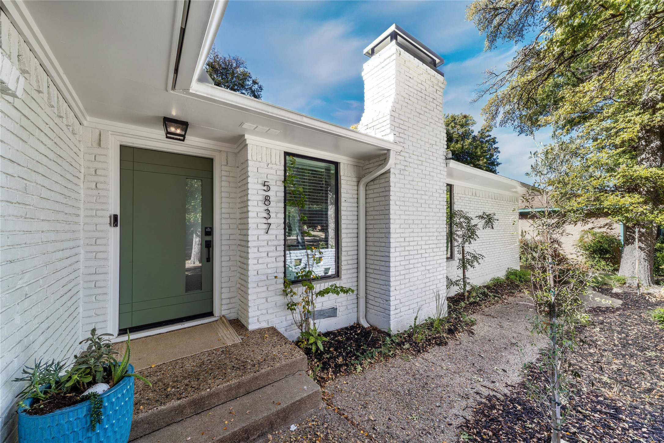 5837 Clendenin Avenue Dallas TX 75228