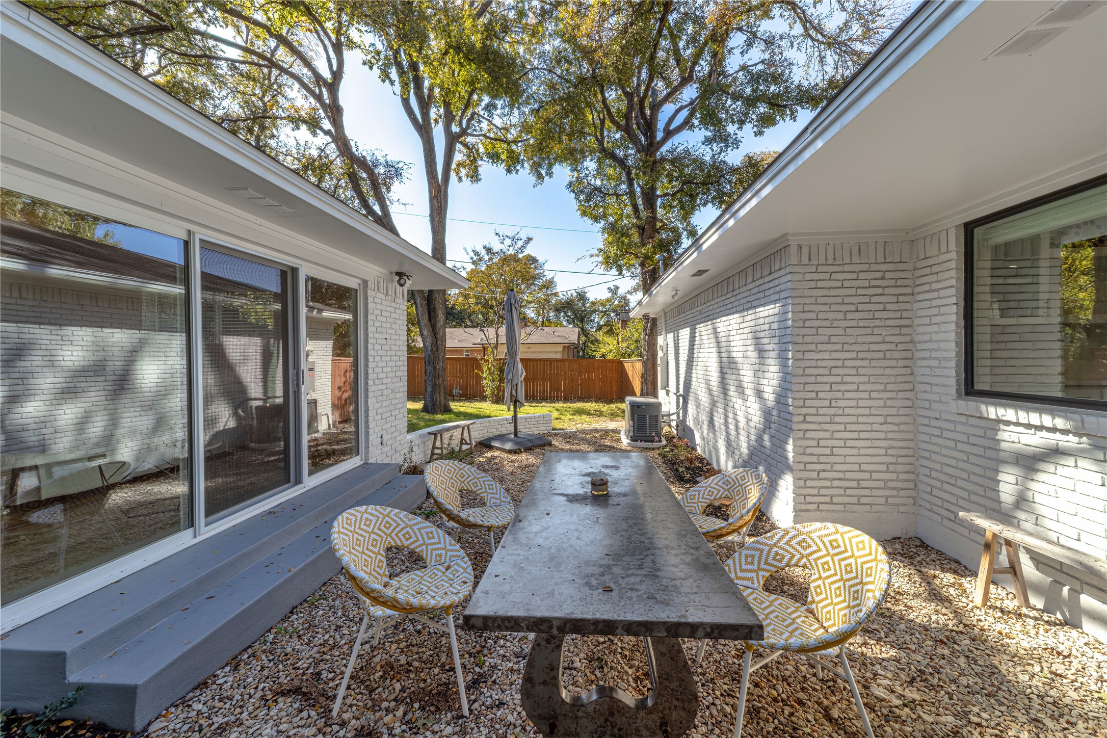 5837 Clendenin Avenue Dallas TX 75228