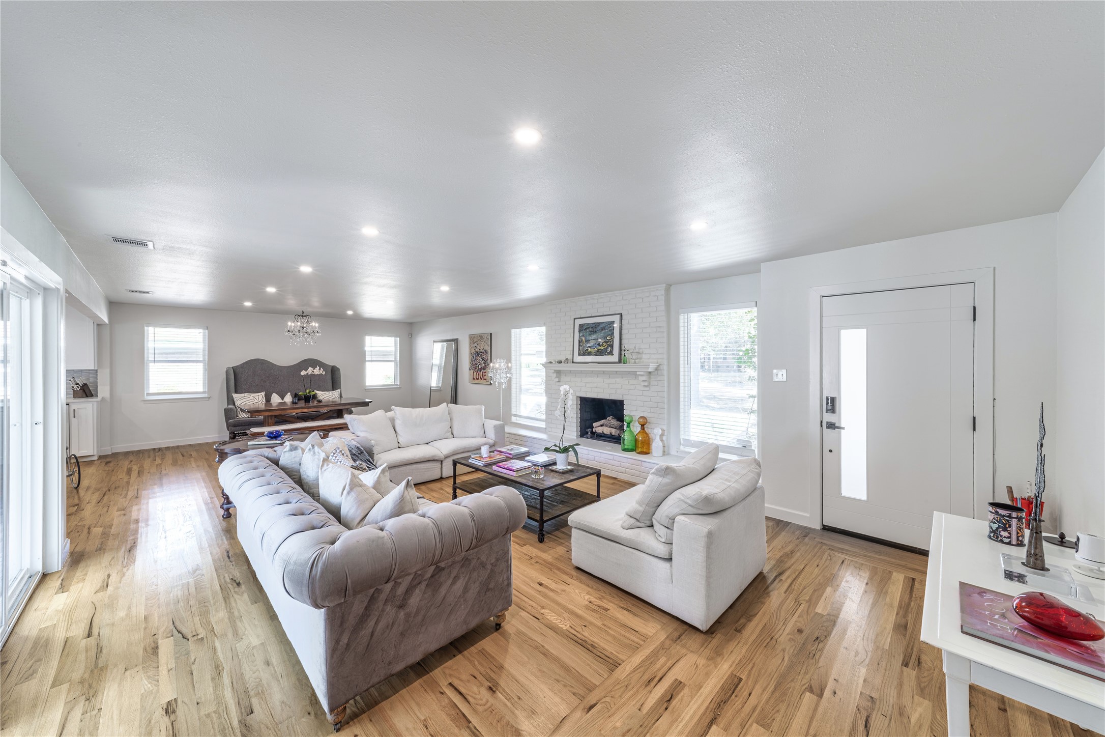 5837 Clendenin Avenue Dallas TX 75228