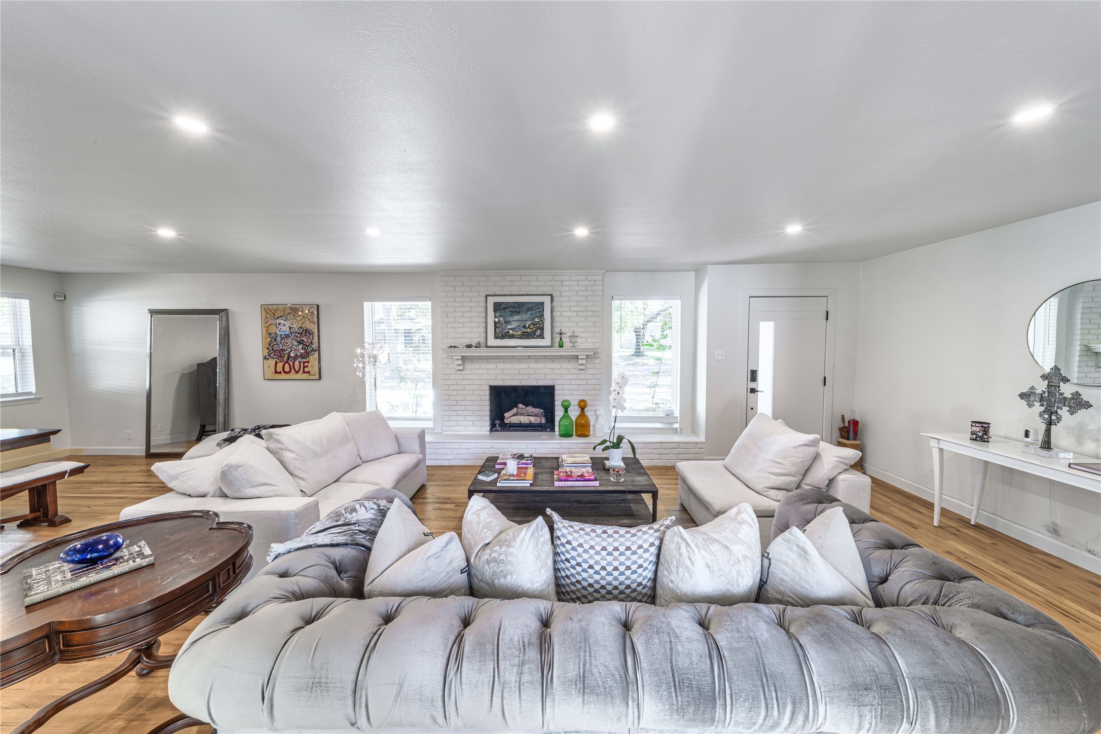 5837 Clendenin Avenue Dallas TX 75228