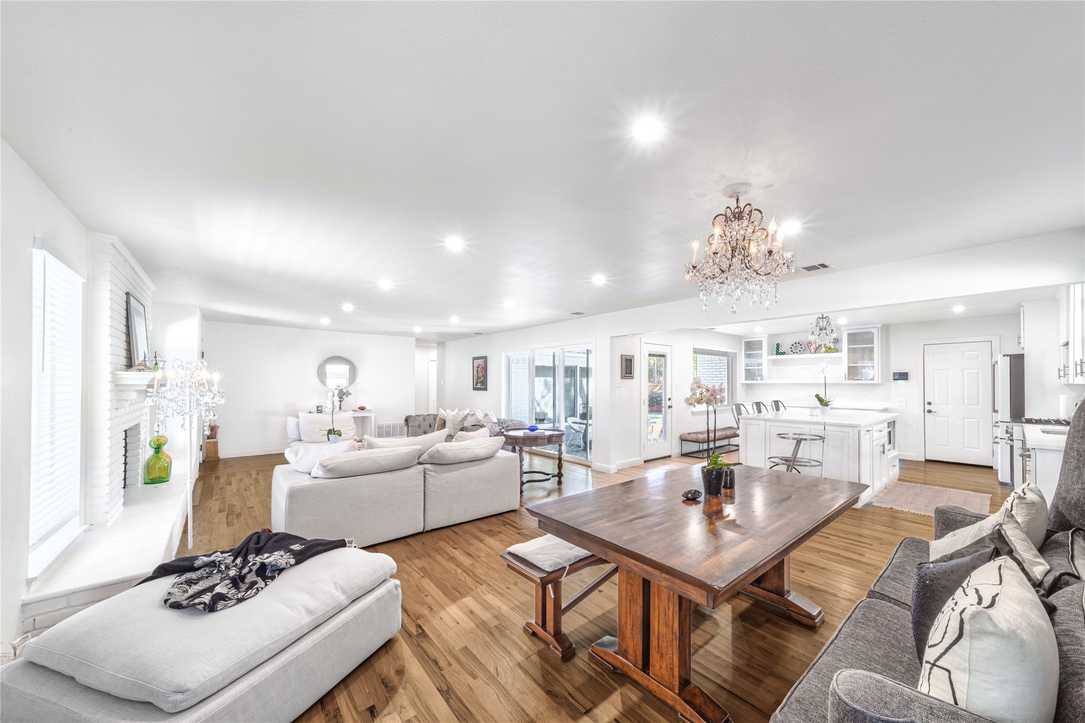 5837 Clendenin Avenue Dallas TX 75228