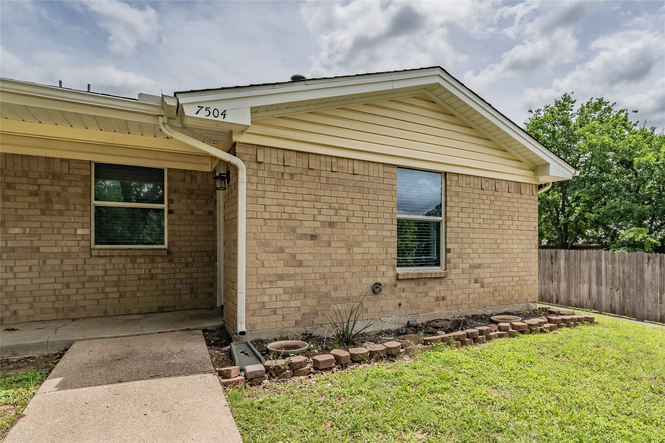 7504 Hanover North Richland Hills TX 76182