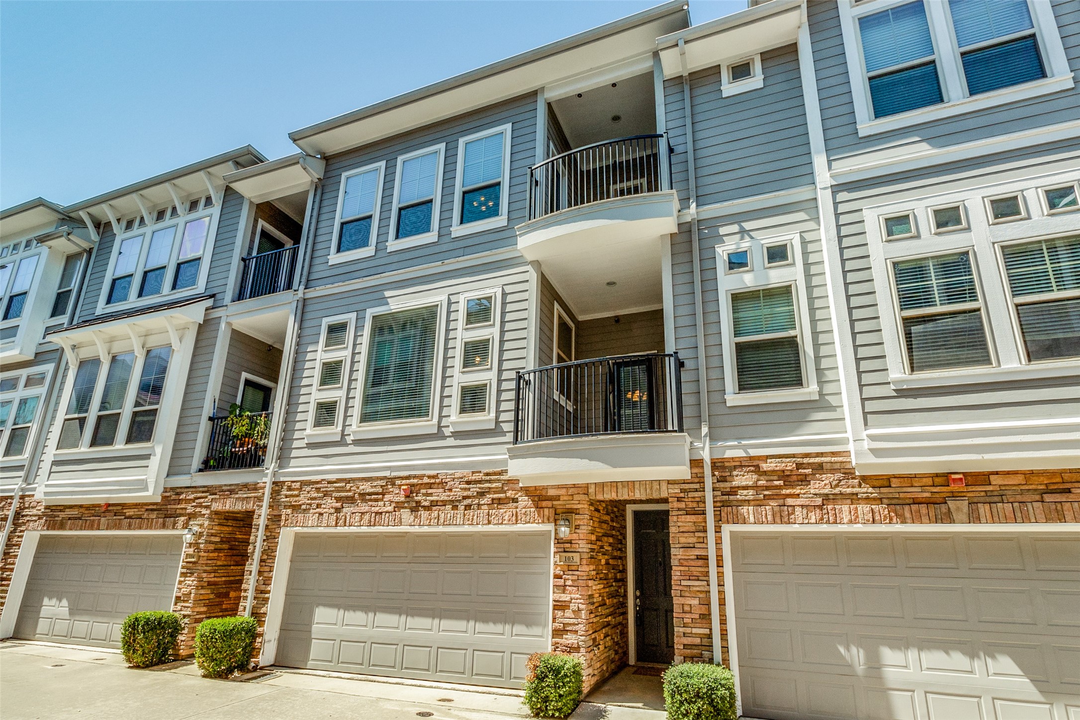2326 Stutz Drive Dallas TX 75235