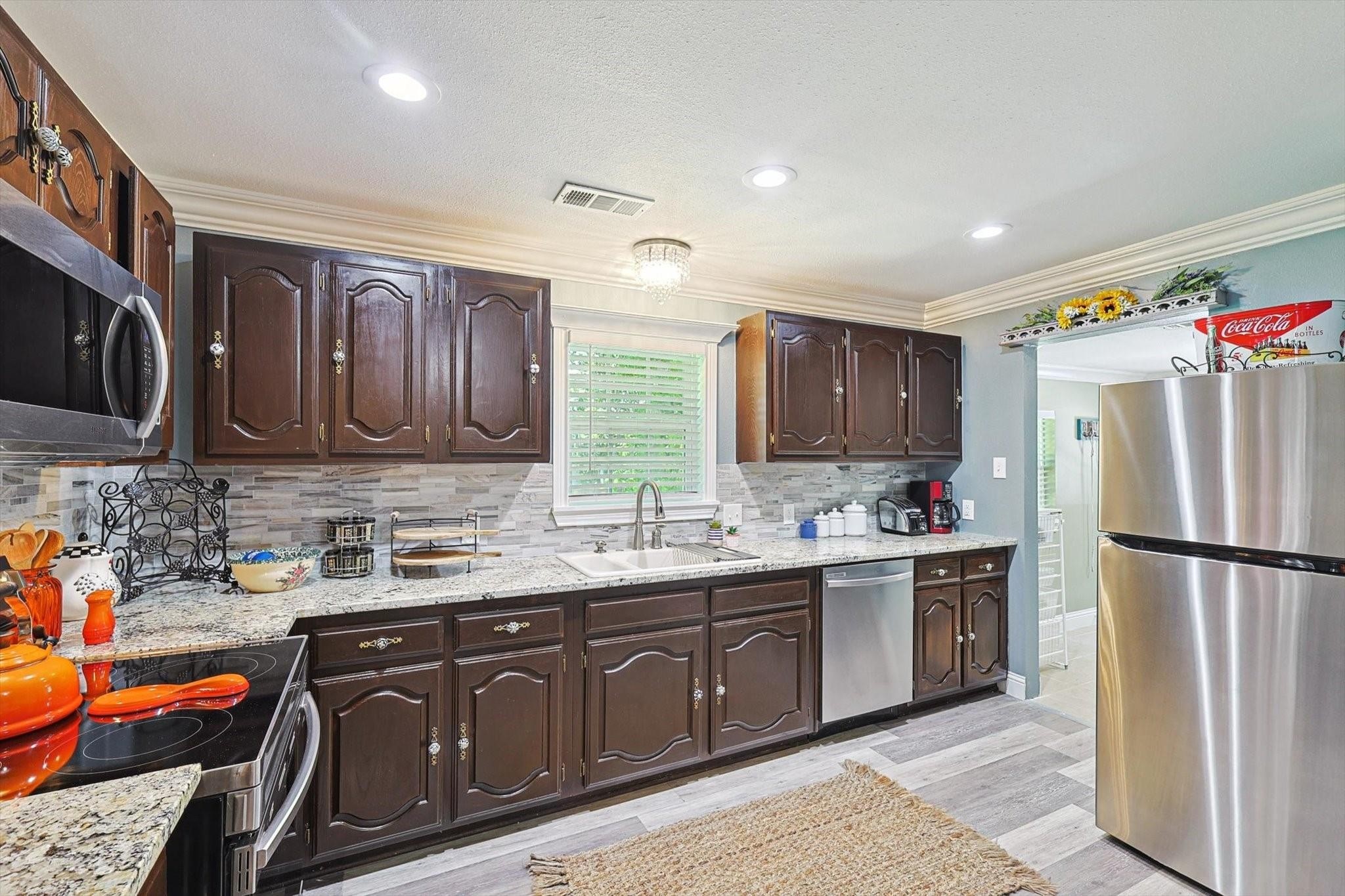 379 S John Douglas Road Van Alstyne TX 75495
