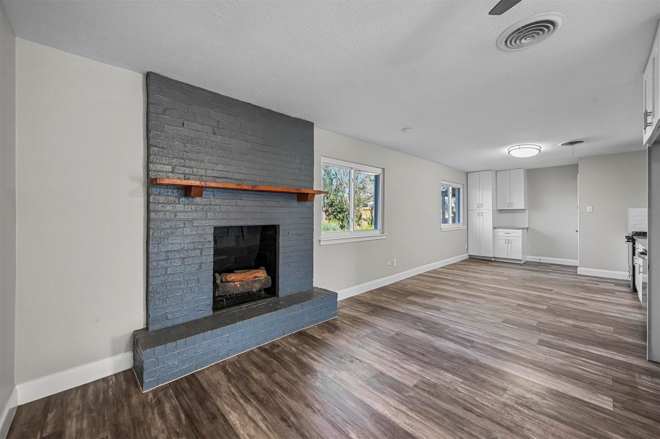 5421 Greenwood Way North Richland Hills TX 76180
