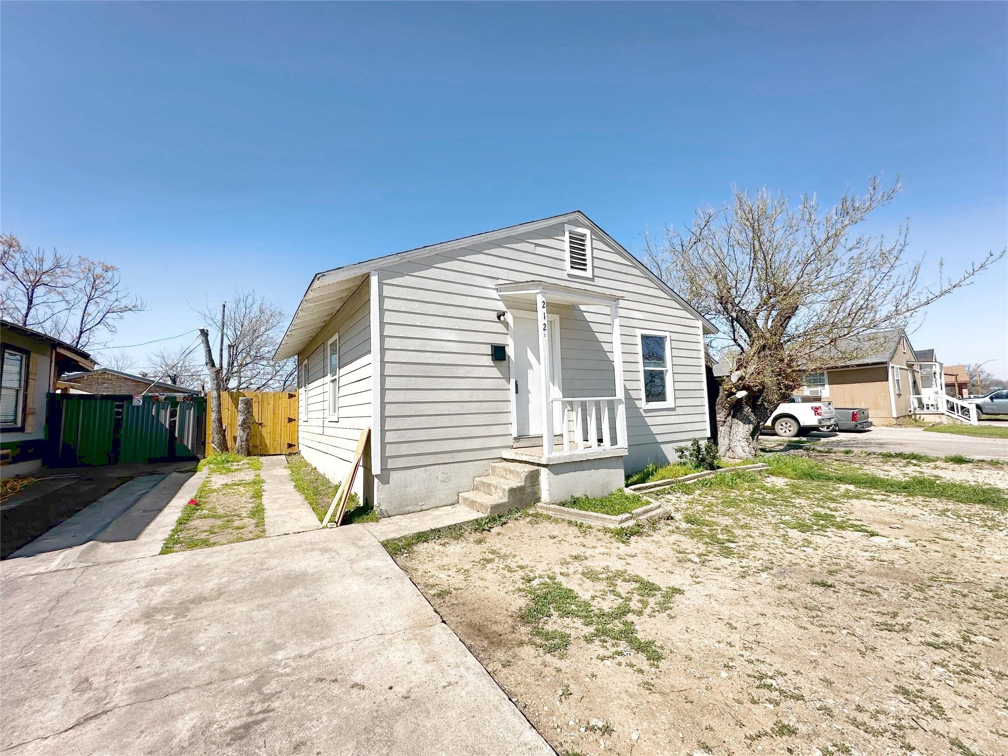 2125 Grayson Avenue Fort Worth TX 76106