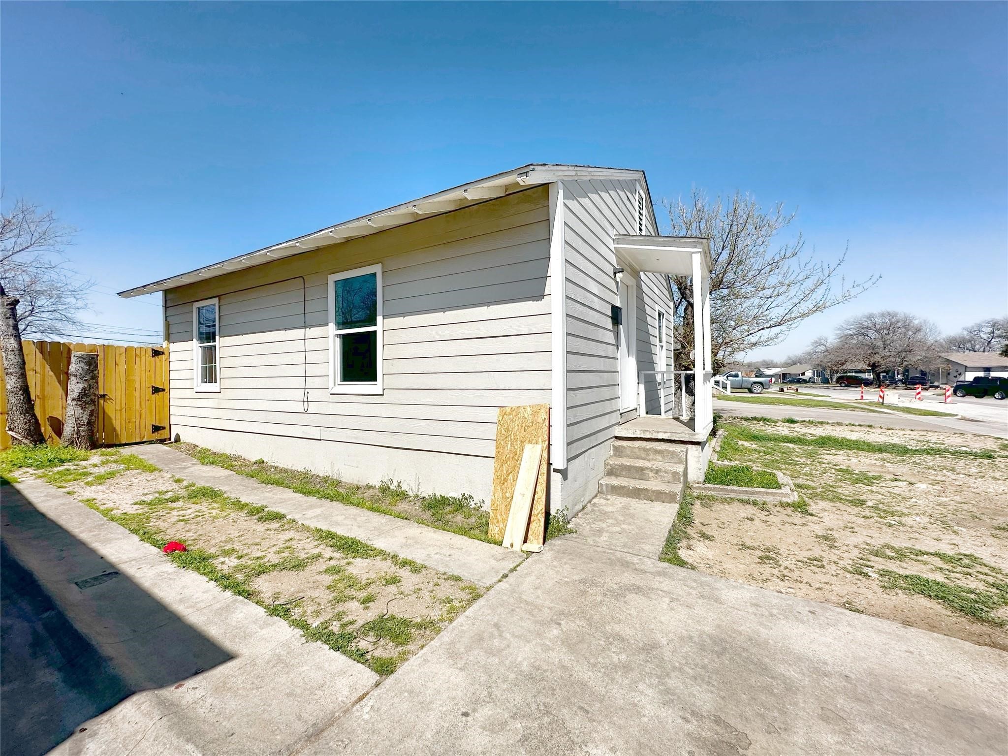 2125 Grayson Avenue Fort Worth TX 76106