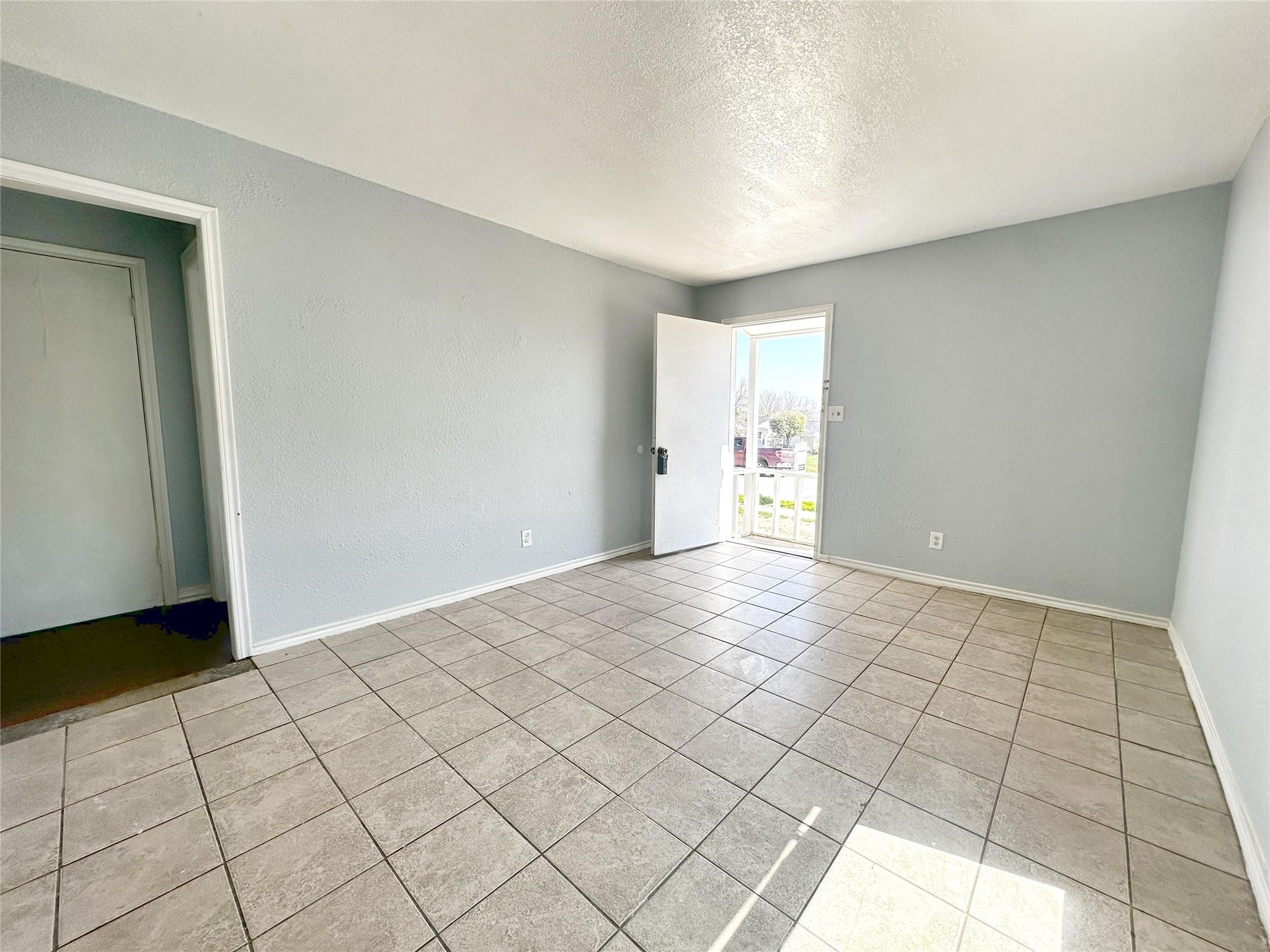 2125 Grayson Avenue Fort Worth TX 76106