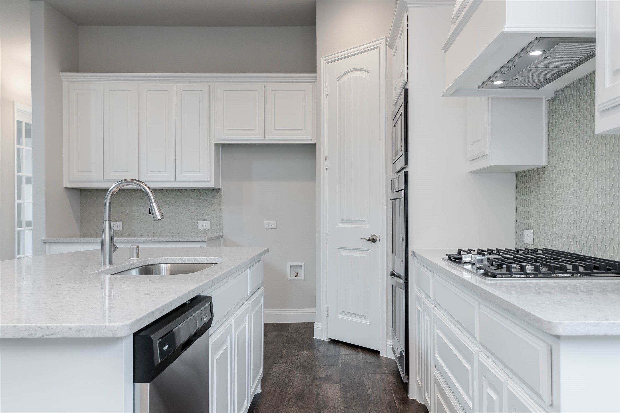 1537 Euclid Alley Corinth TX 76208