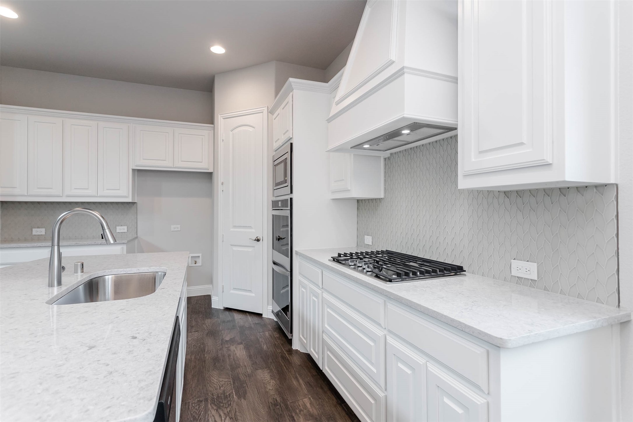 1537 Euclid Alley Corinth TX 76208