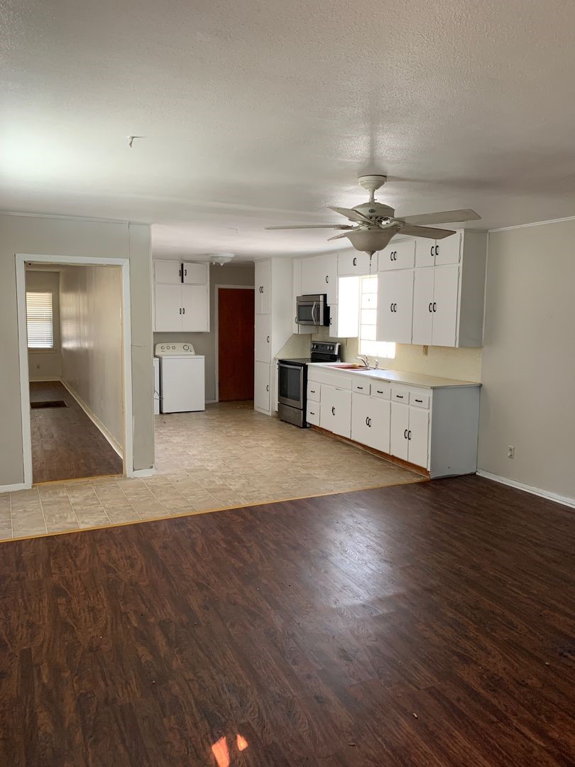 1504 Mccaulley Street Sweetwater TX 79556