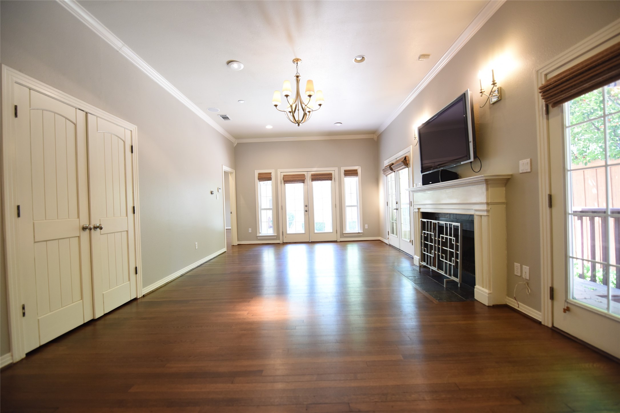 5606 Stanford Avenue Dallas TX 75209