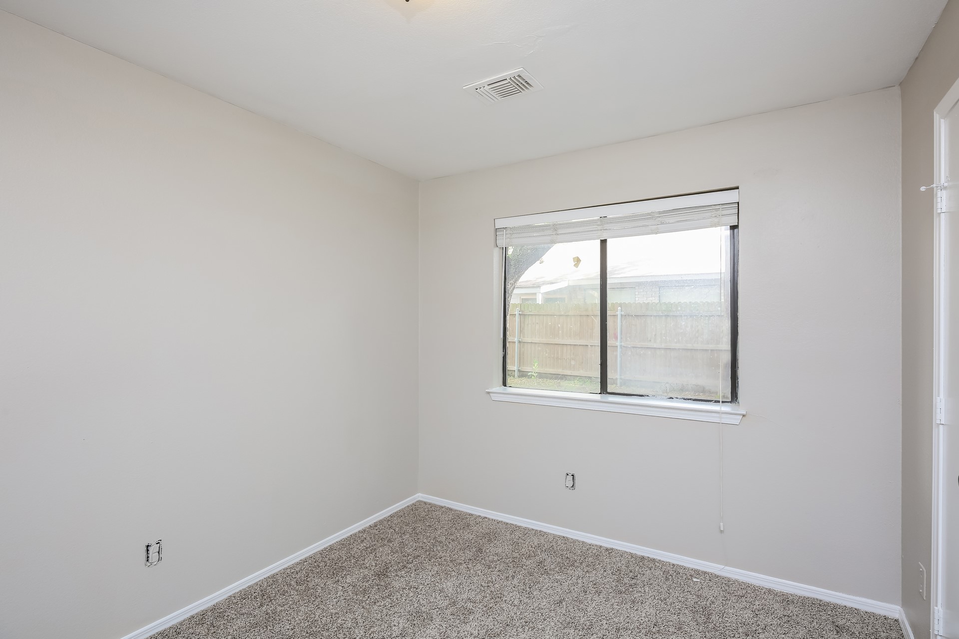 6216 Fairlane Drive Arlington TX 76001