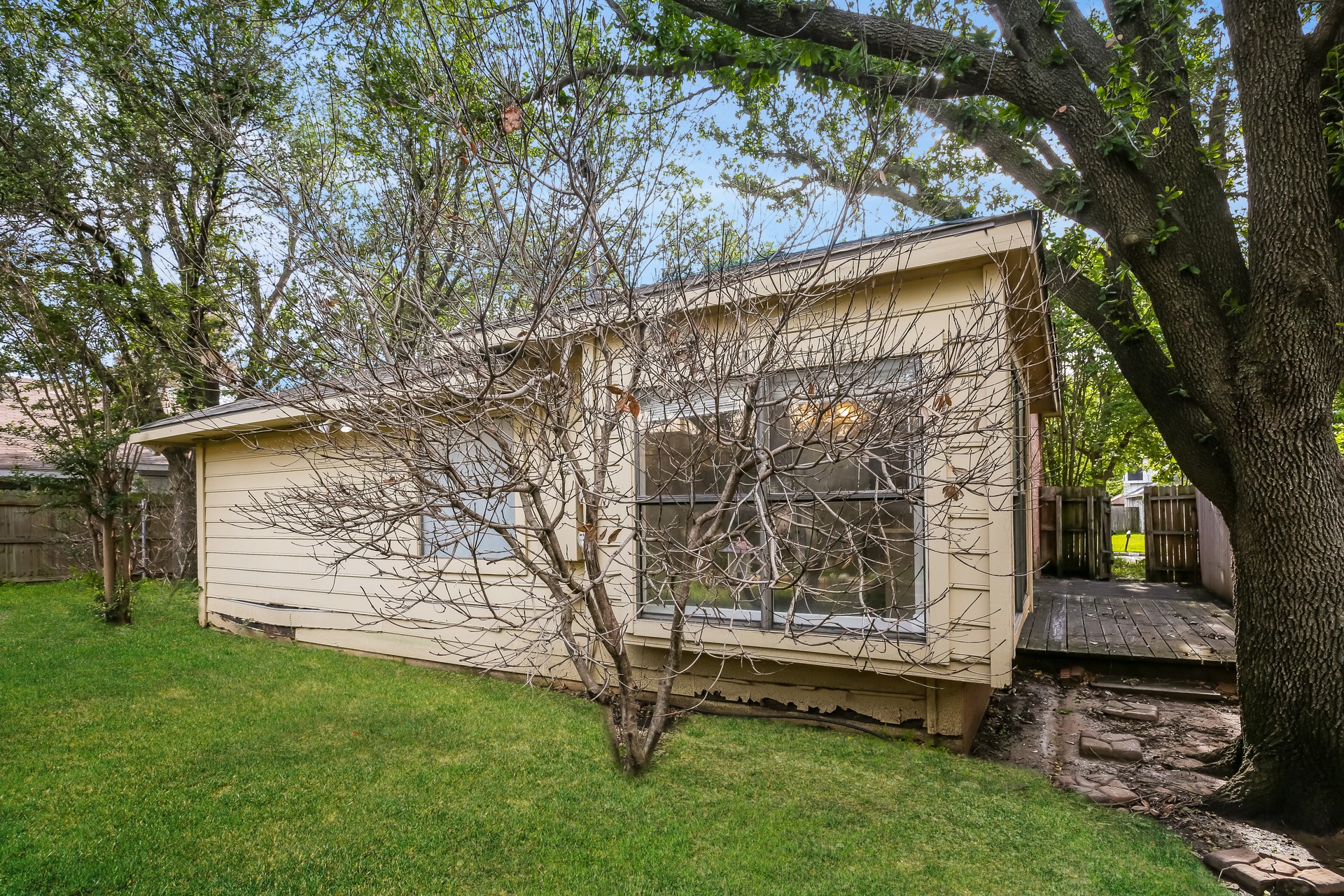 6216 Fairlane Drive Arlington TX 76001