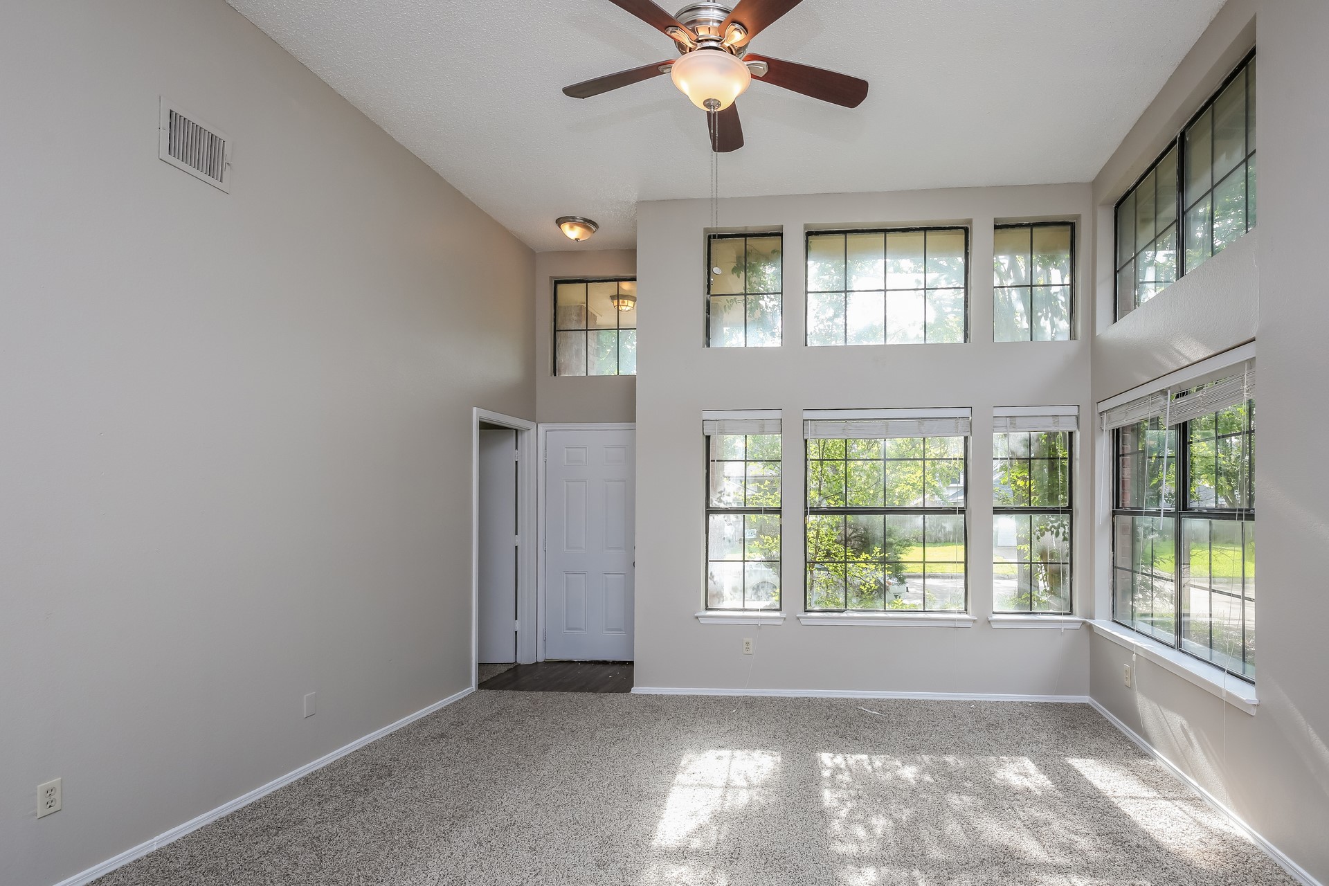6216 Fairlane Drive Arlington TX 76001