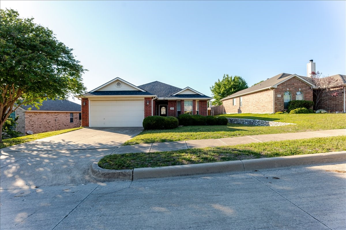 10332 Trevino Lane Benbrook TX 76126