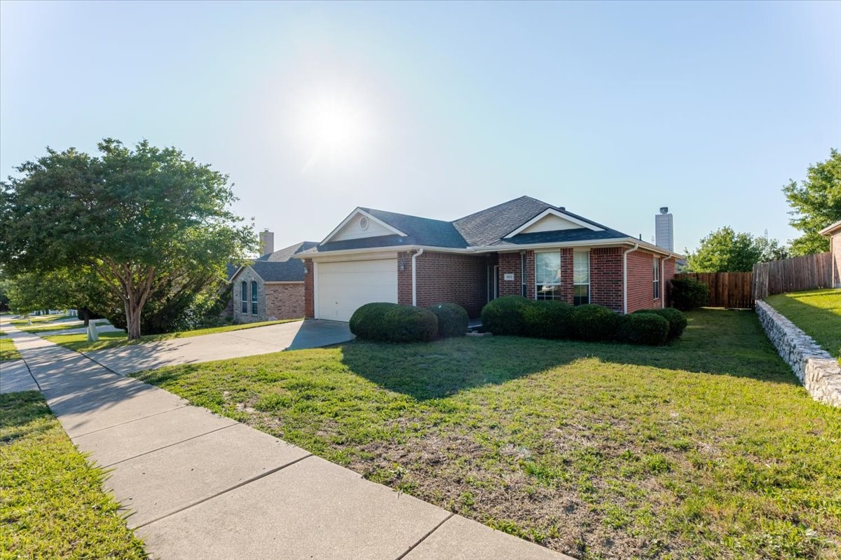 10332 Trevino Lane Benbrook TX 76126