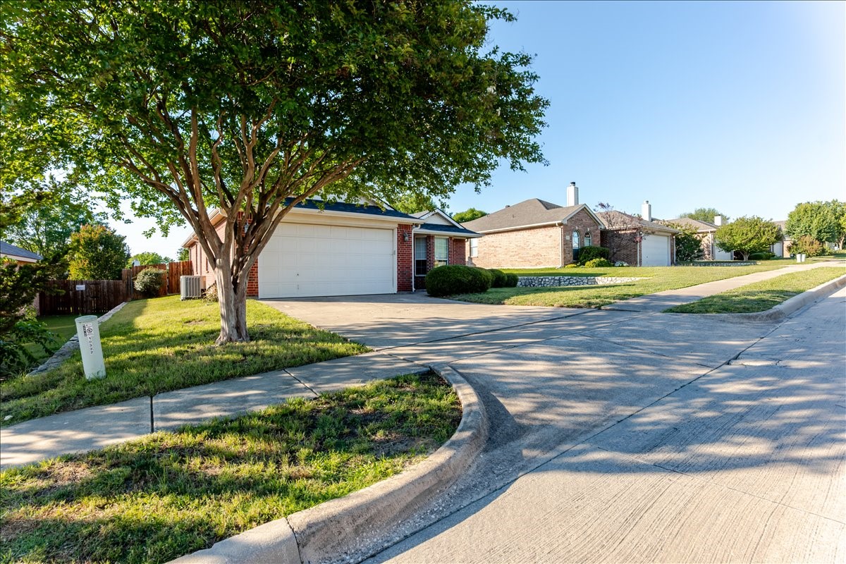 10332 Trevino Lane Benbrook TX 76126