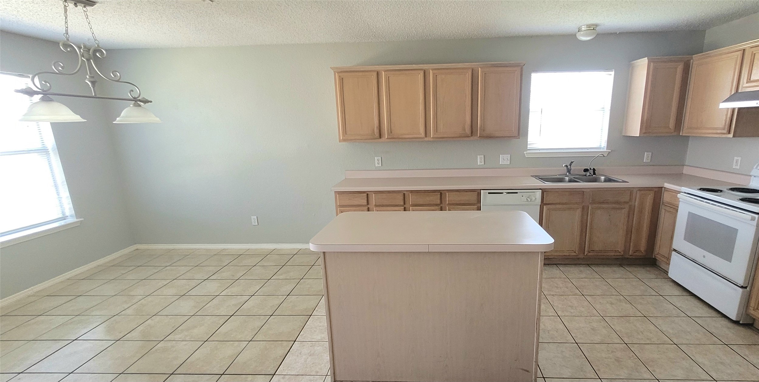 865 W Lynn Creek Drive Arlington TX 76001