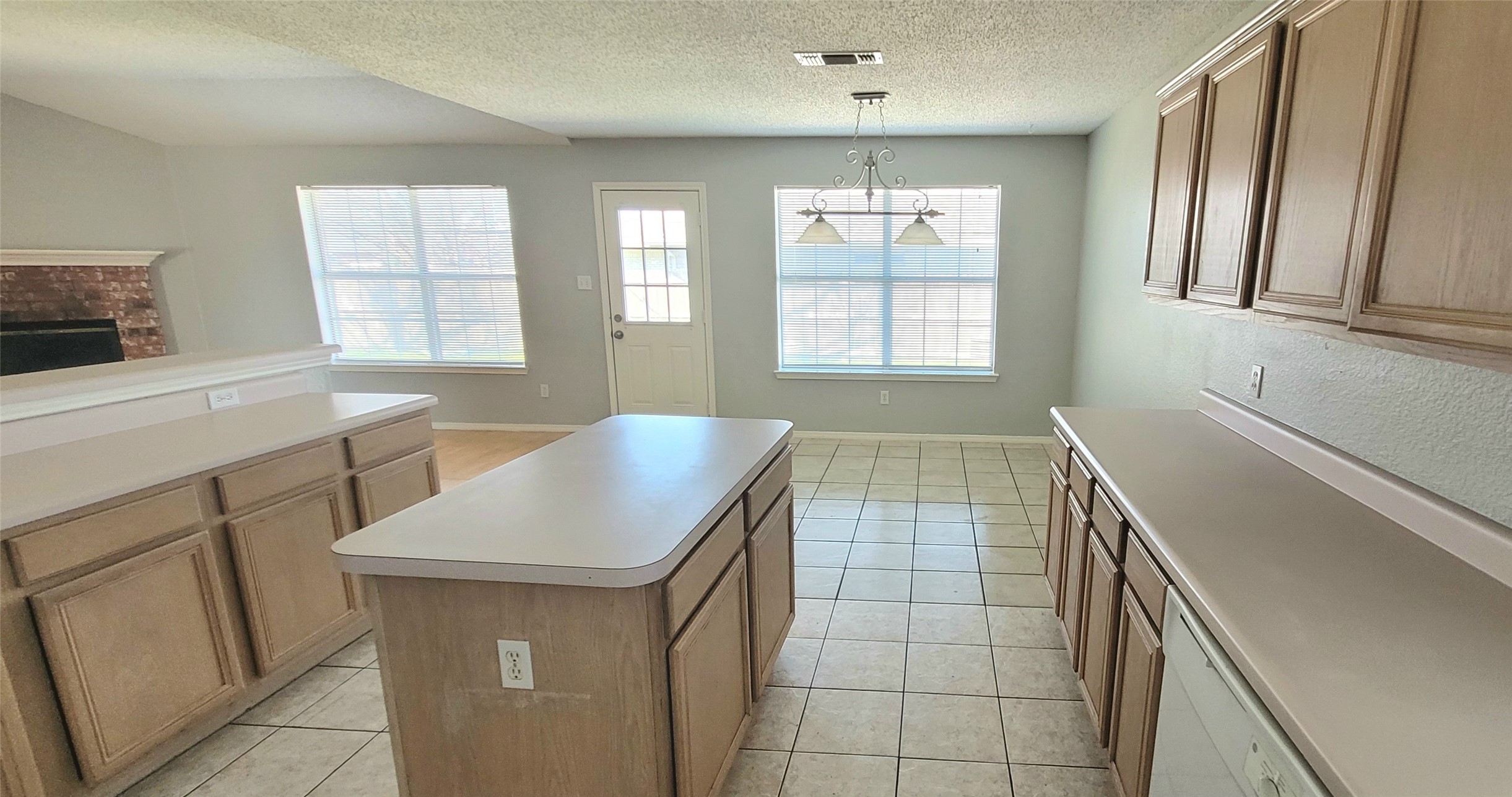 865 W Lynn Creek Drive Arlington TX 76001