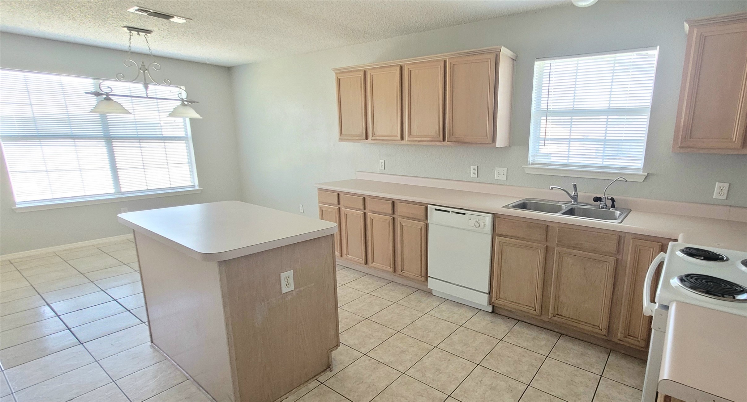 865 W Lynn Creek Drive Arlington TX 76001