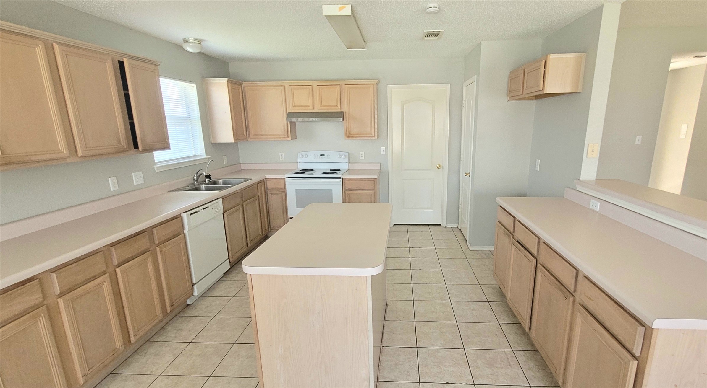 865 W Lynn Creek Drive Arlington TX 76001