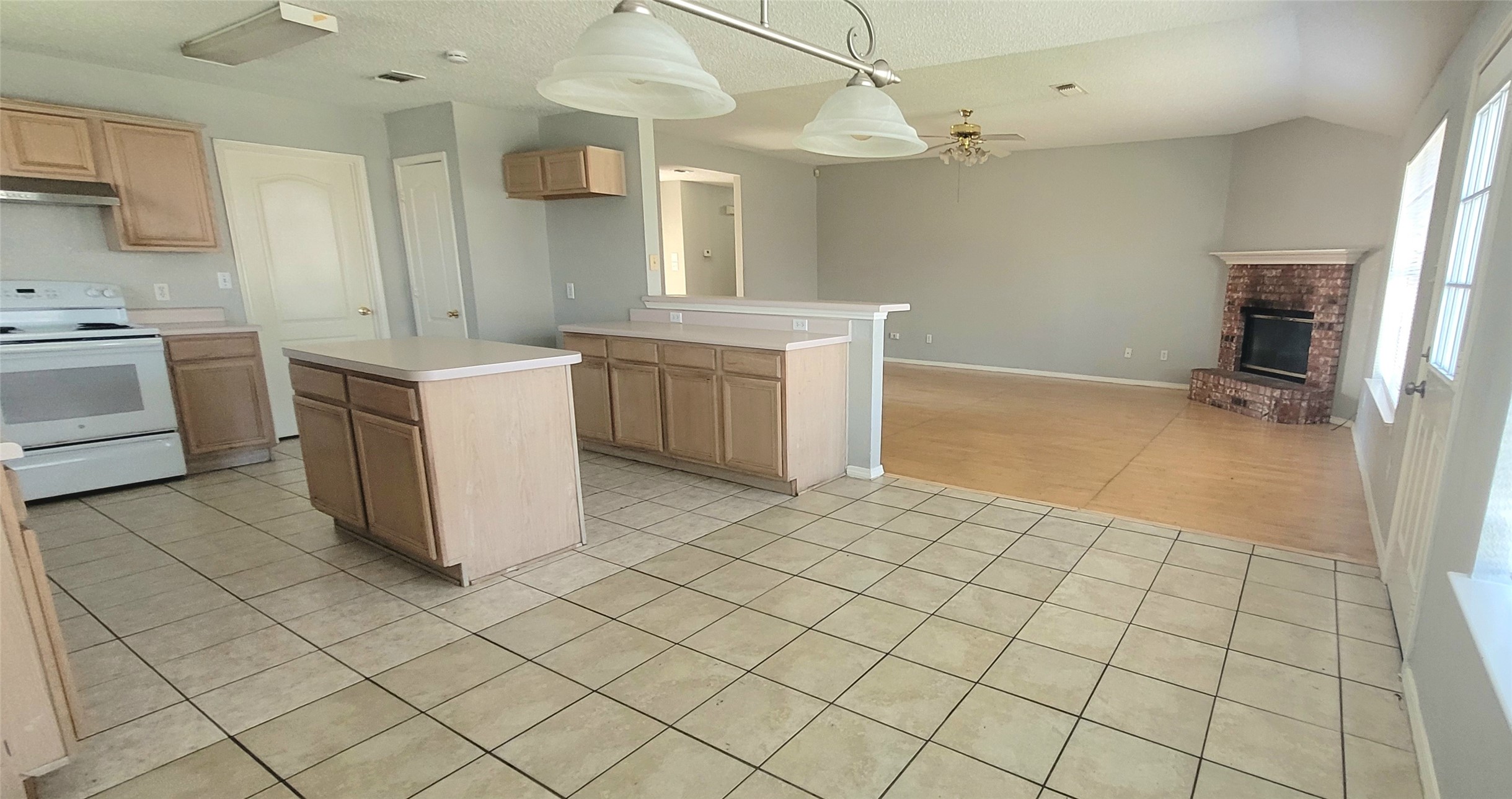865 W Lynn Creek Drive Arlington TX 76001