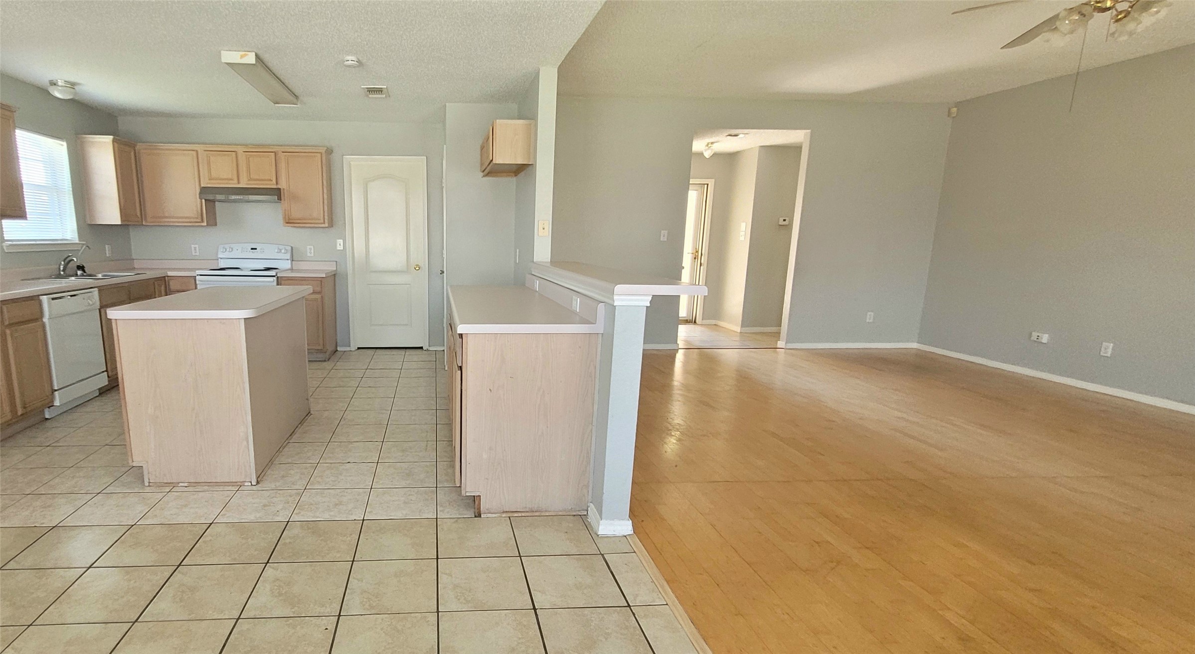 865 W Lynn Creek Drive Arlington TX 76001