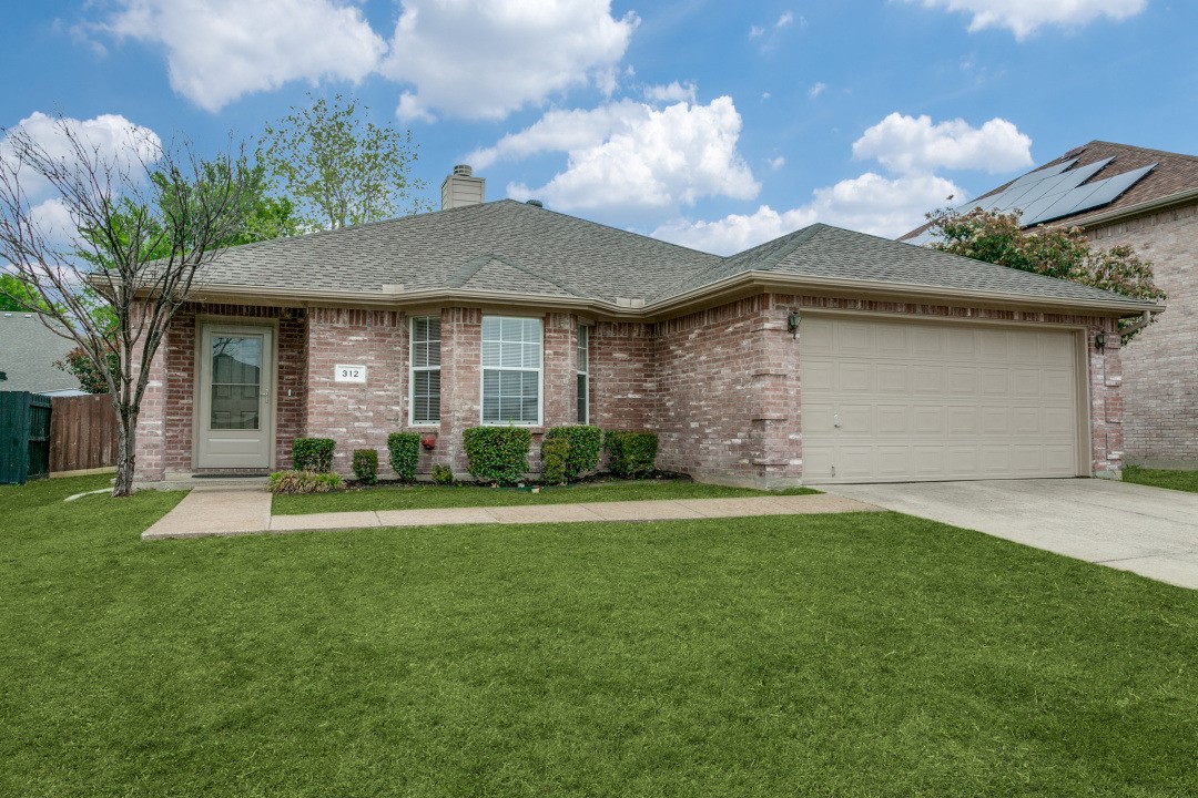312 Oxford Drive Roanoke TX 76262