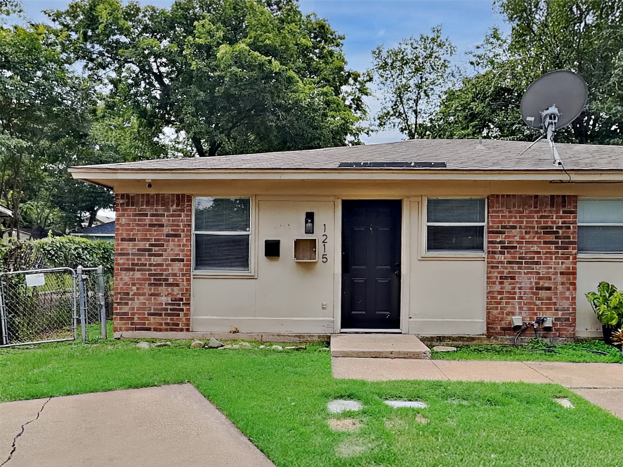 1215 Lowe Street Fort Worth TX 76110