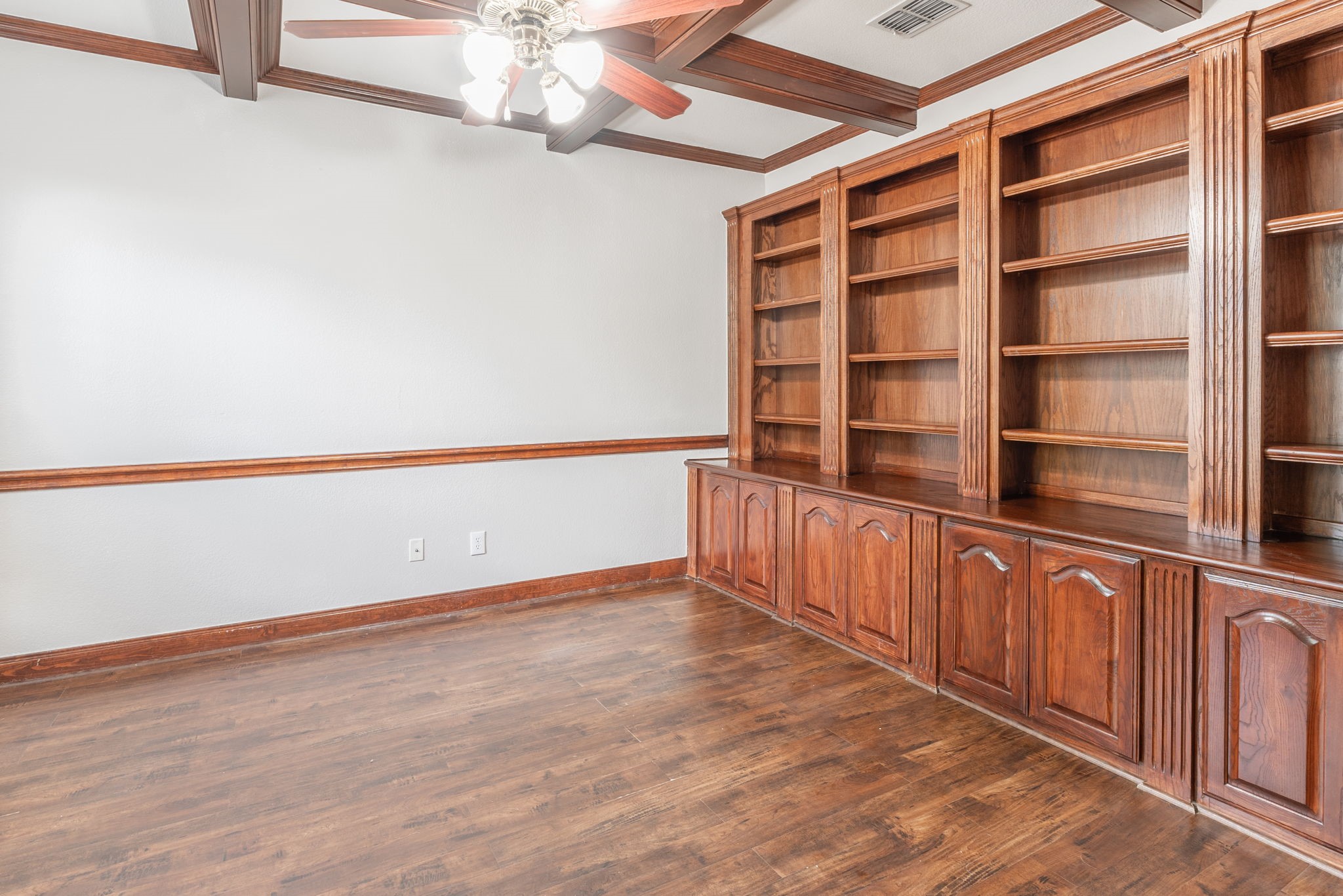 1100 Cedar Valley Drive Irving TX 75063
