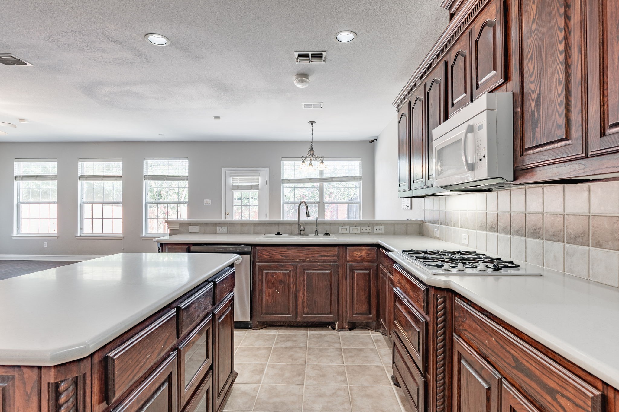 1100 Cedar Valley Drive Irving TX 75063