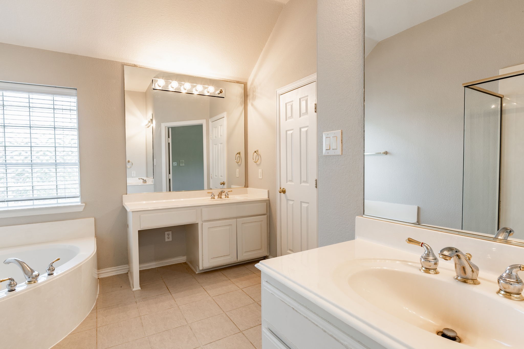 1100 Cedar Valley Drive Irving TX 75063