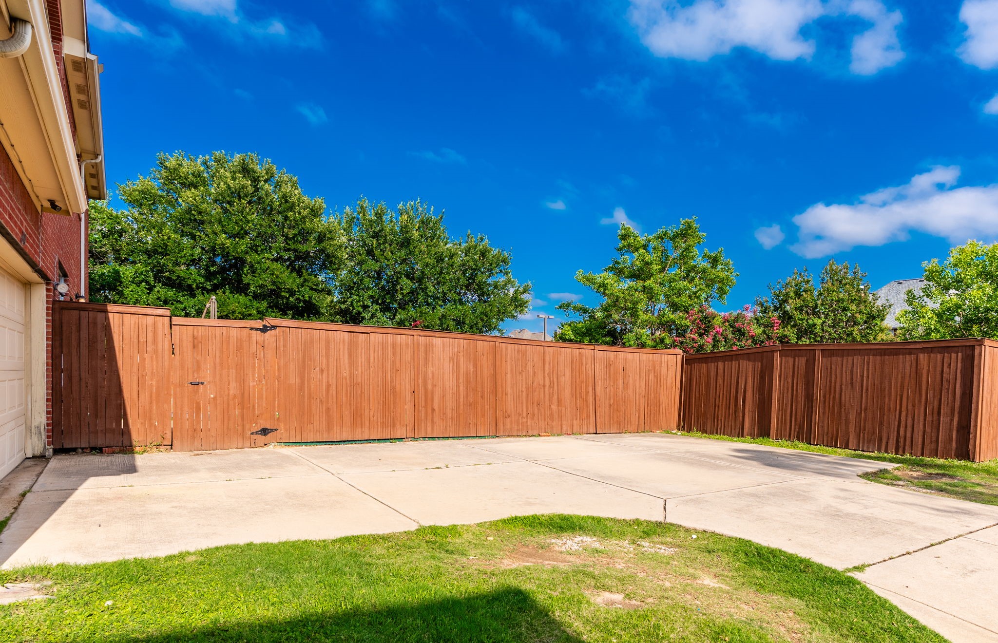 1100 Cedar Valley Drive Irving TX 75063