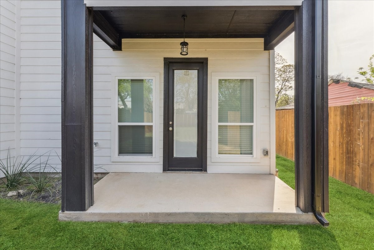 2811 Harston Street Dallas TX 75212