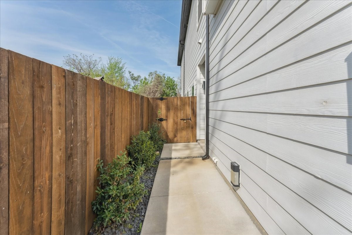 2811 Harston Street Dallas TX 75212