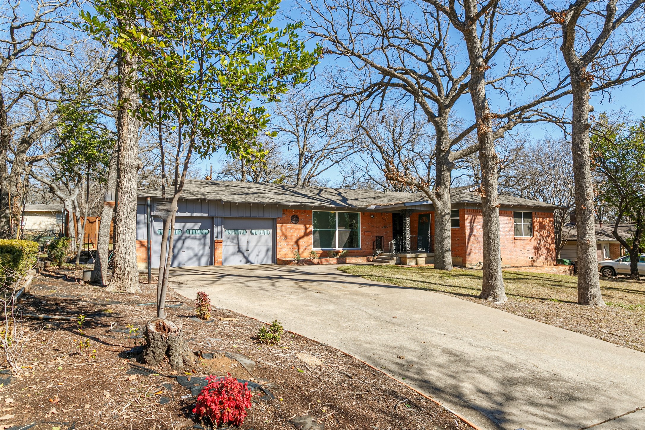 604 Oakwood Avenue Hurst TX 76053